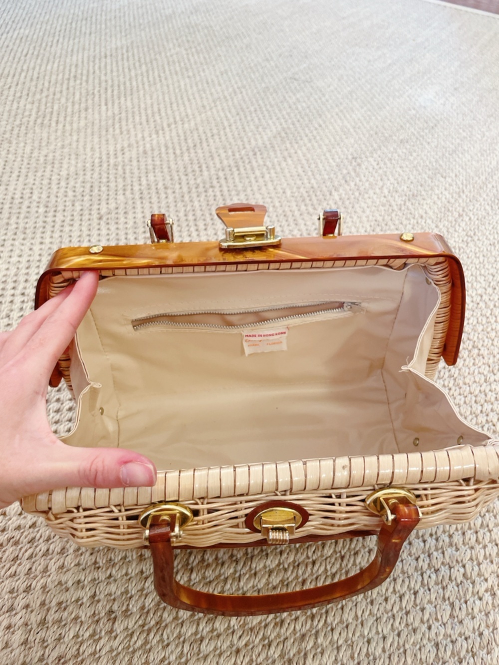Vintage Lucite & Wicker Handbag Purse Clam Shell Open - quiet luxury - 1950s - Picture 7 of 13
